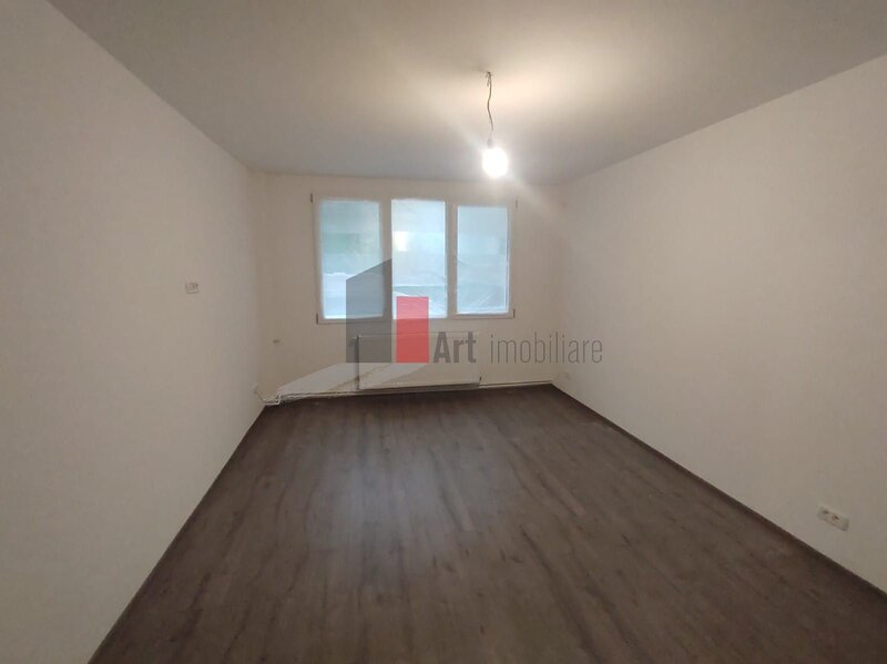 Piata Resita vanzare apartament 3 camere