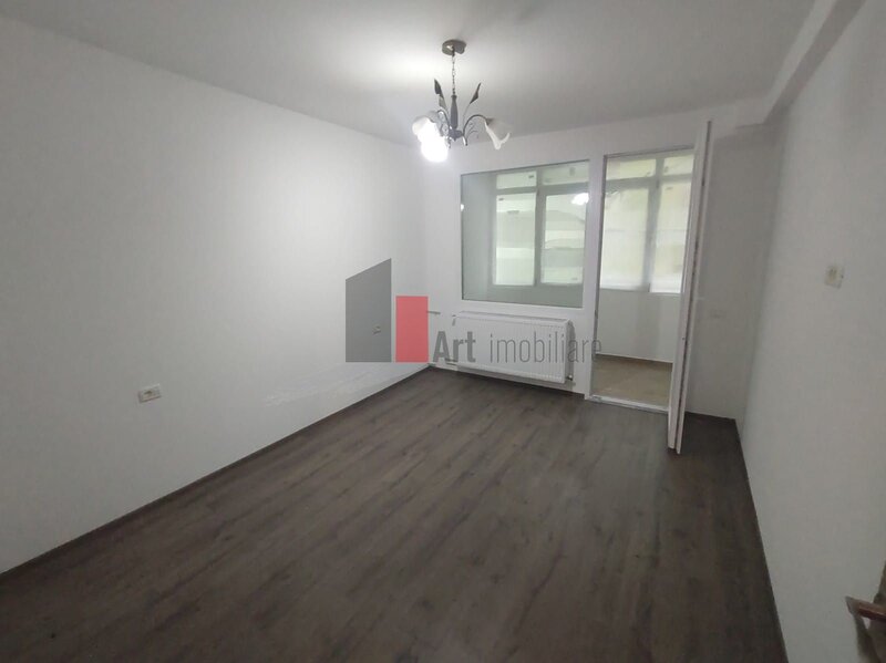 Piata Resita vanzare apartament 3 camere